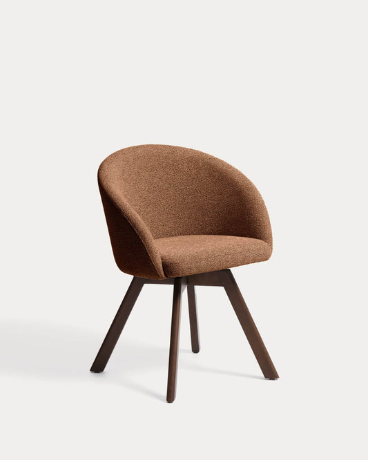 Sedia girevole Marvin ciniglia terracotta e gambe di legno massiccio di faggio con finitura noce FSC 100%