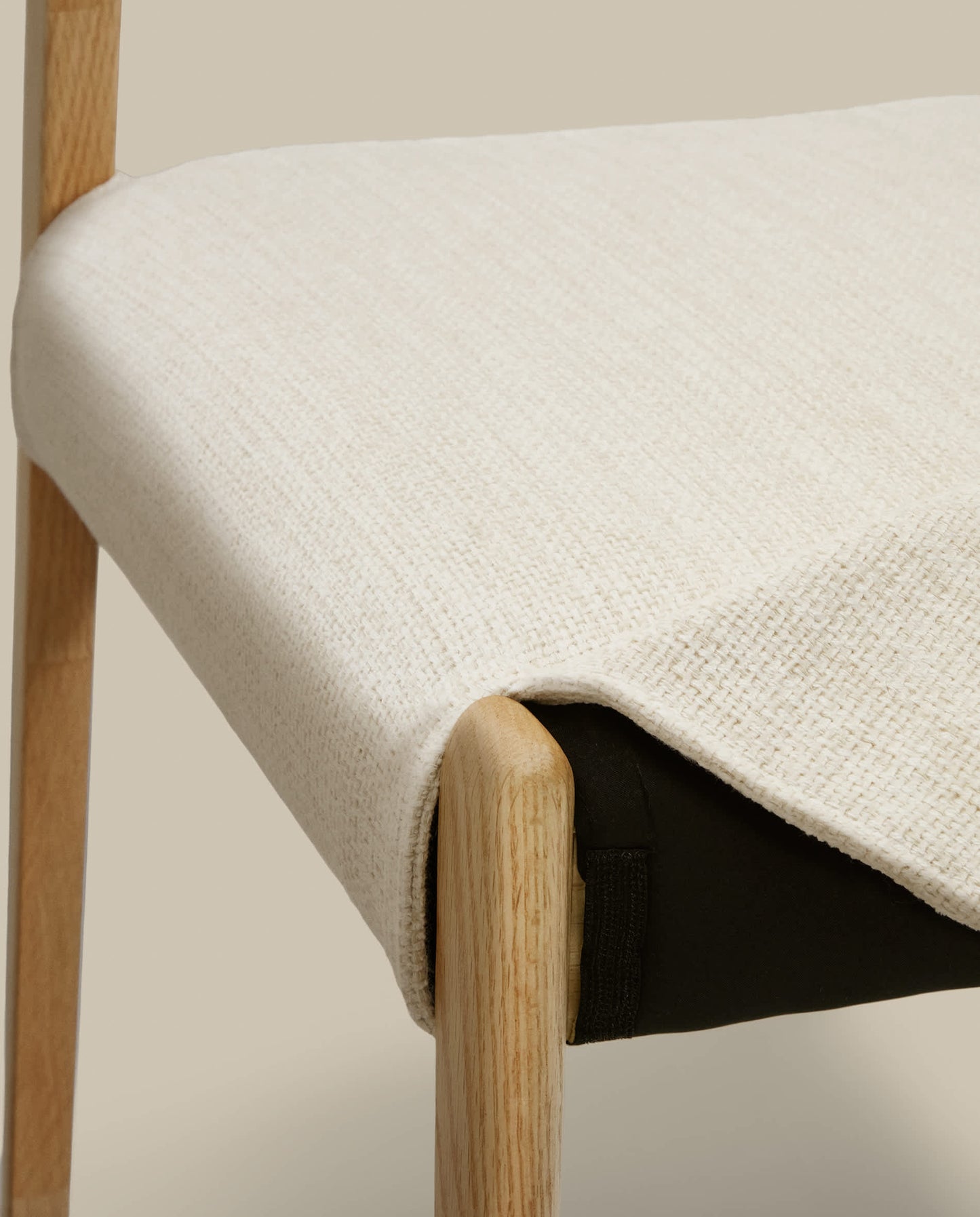 Sedia Cudia sfoderabile ciniglia beige legno massiccio di rovere naturale
