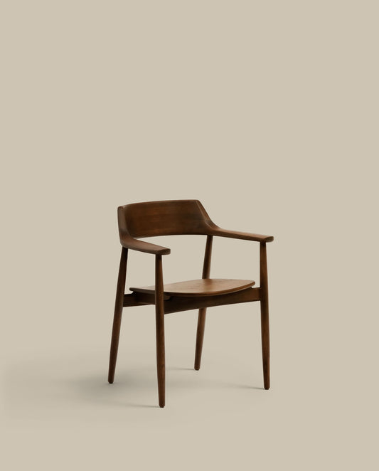 Sedia Fondes in legno massiccio di rovere con finitura in noce FSC Mix Credit