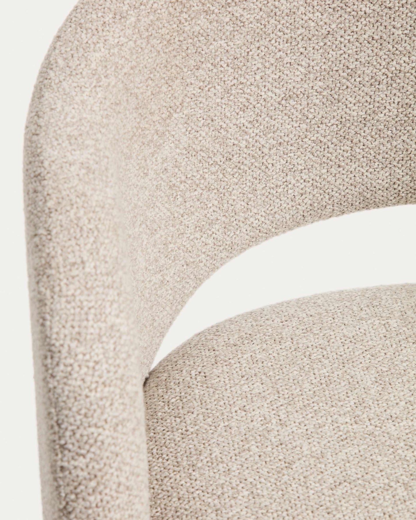 Sedia Maina in ciniglia spessa beige con gambe in acciaio con finitura nera FSC Mix Credit