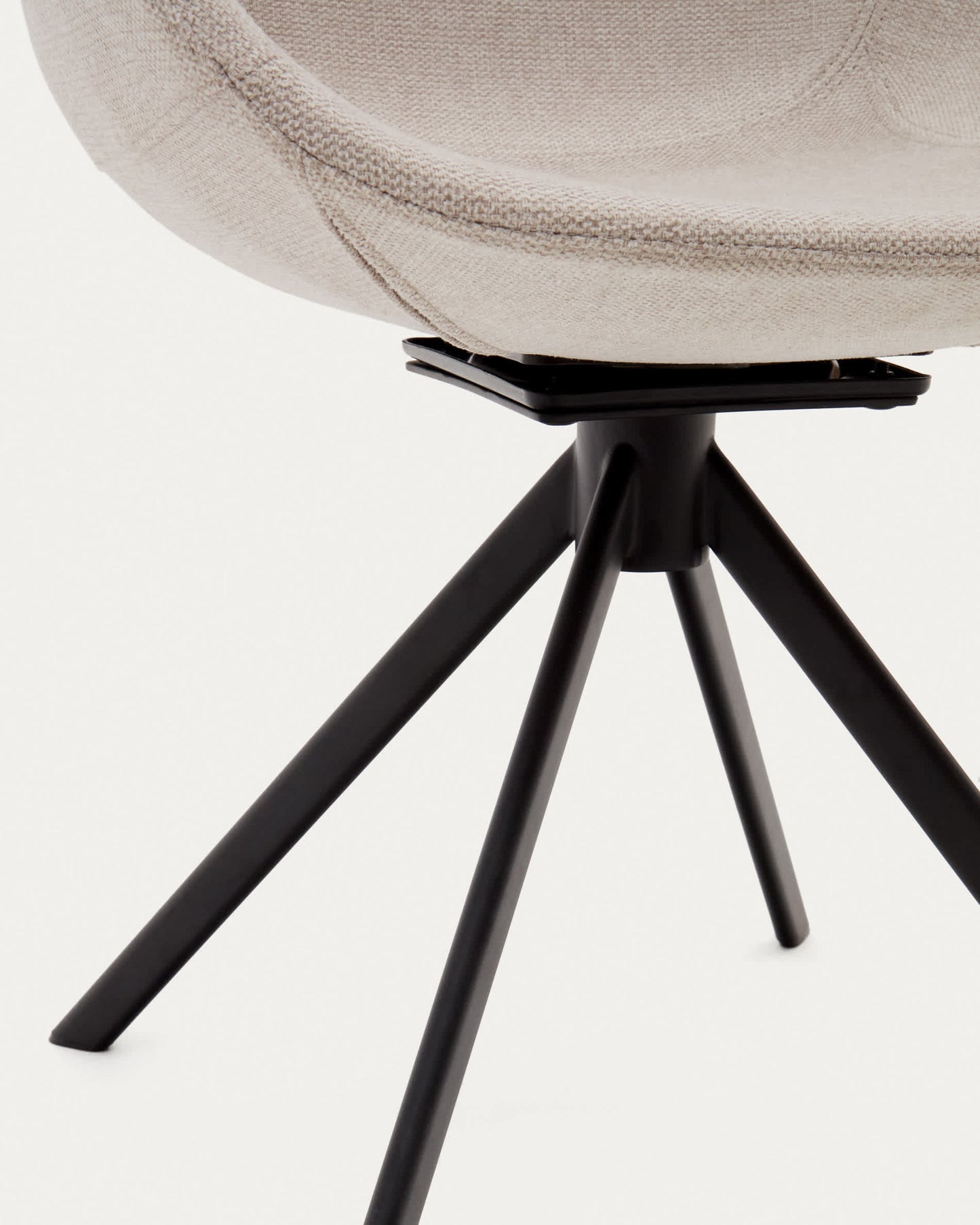 Sedia girevole con ritorno automatico Tissiana di ciniglia beige e alluminio nero opaco