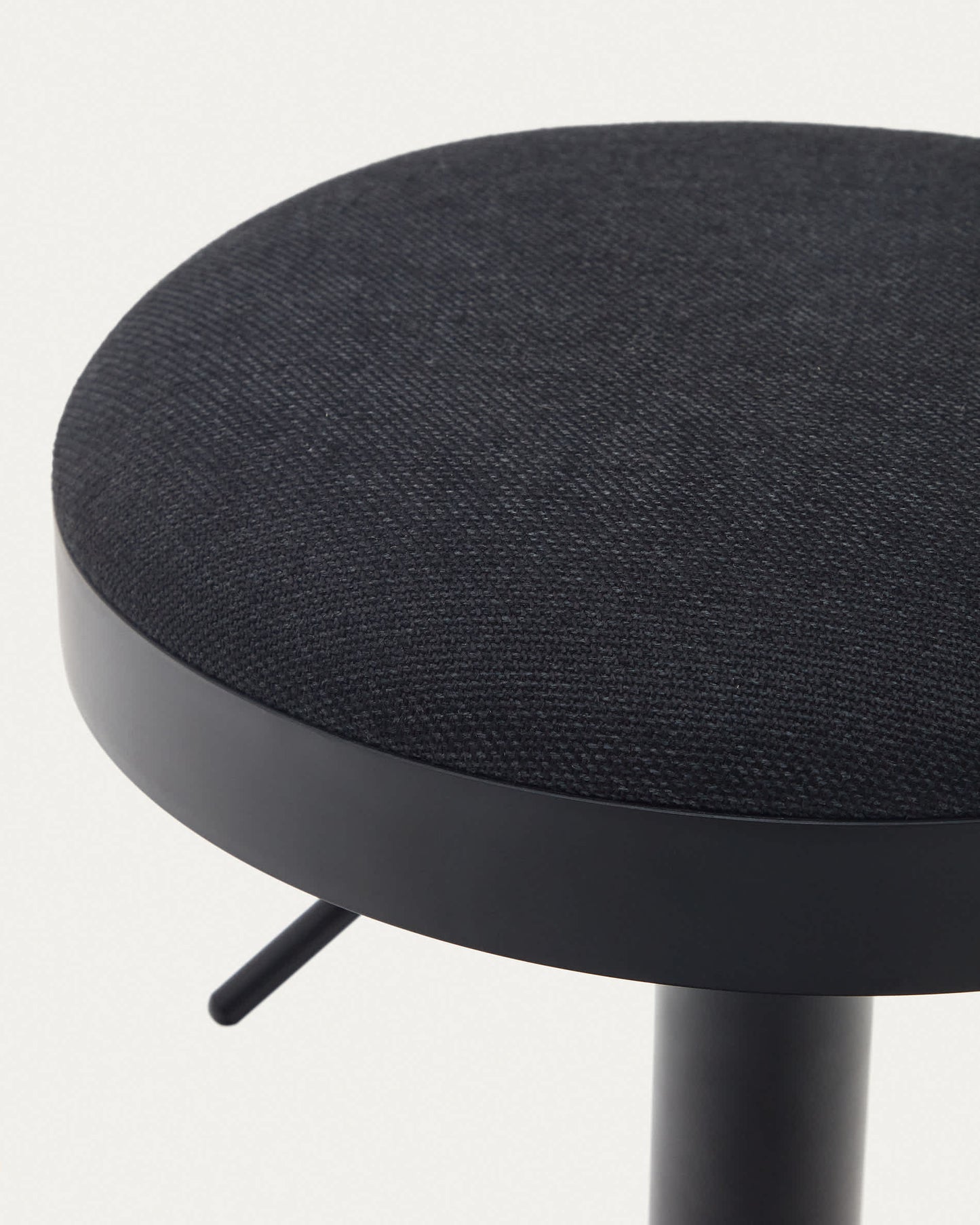 Sgabello Zaib in ciniglia nera e acciaio nero opaco altezza 63-84 cm