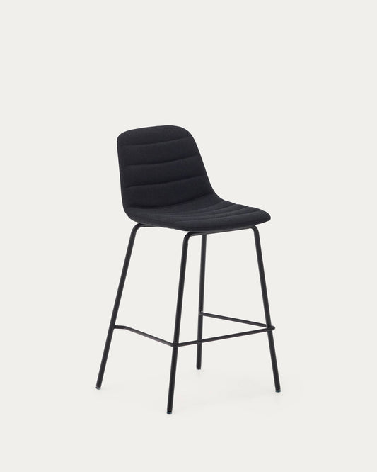Sgabello Zunilda in ciniglia nera e acciaio con finiture nero opaco altezza 65 cm