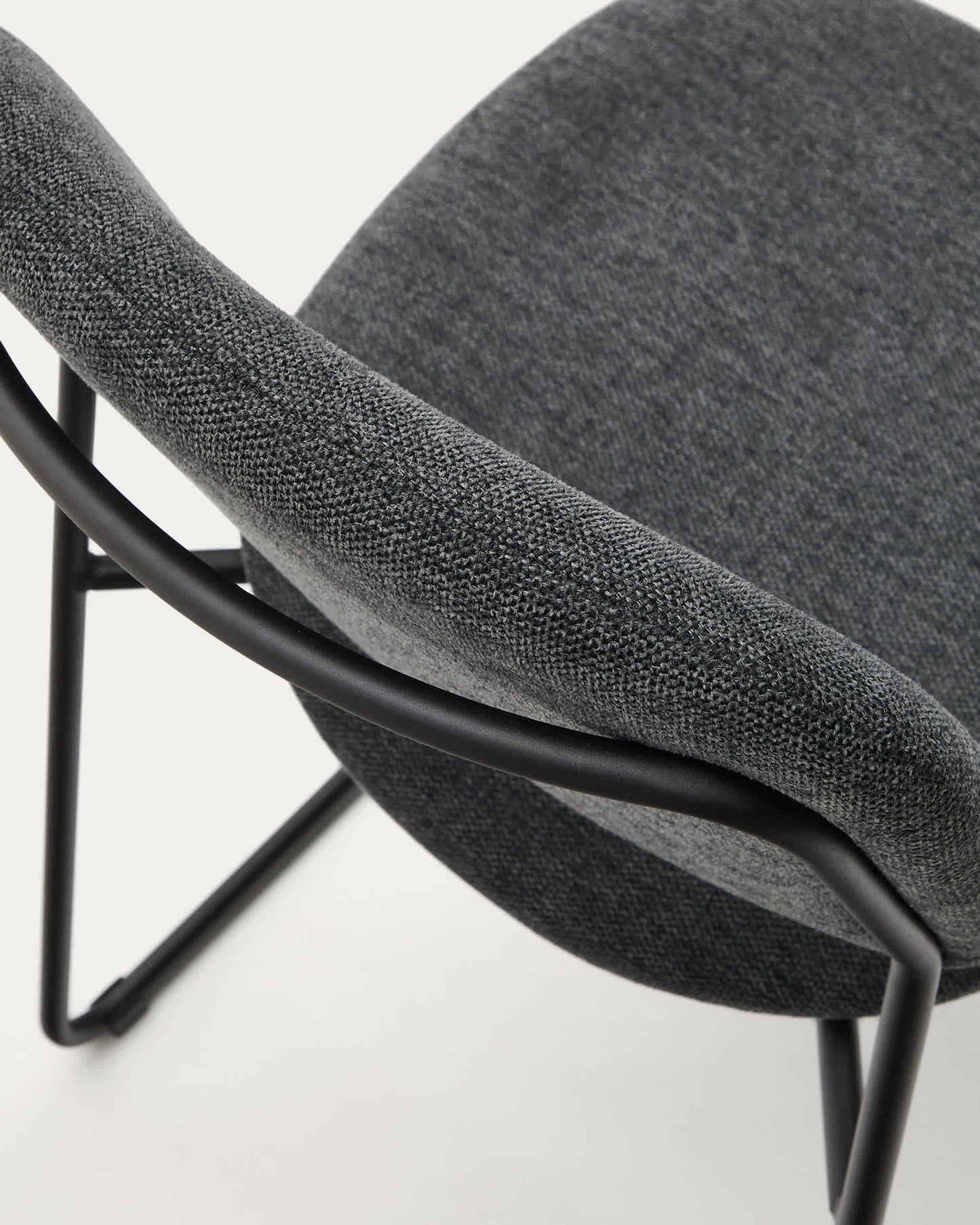 Sedia impilabile Meli in ciniglia grigia e gambe in metallo grigio FSC Mix Credit