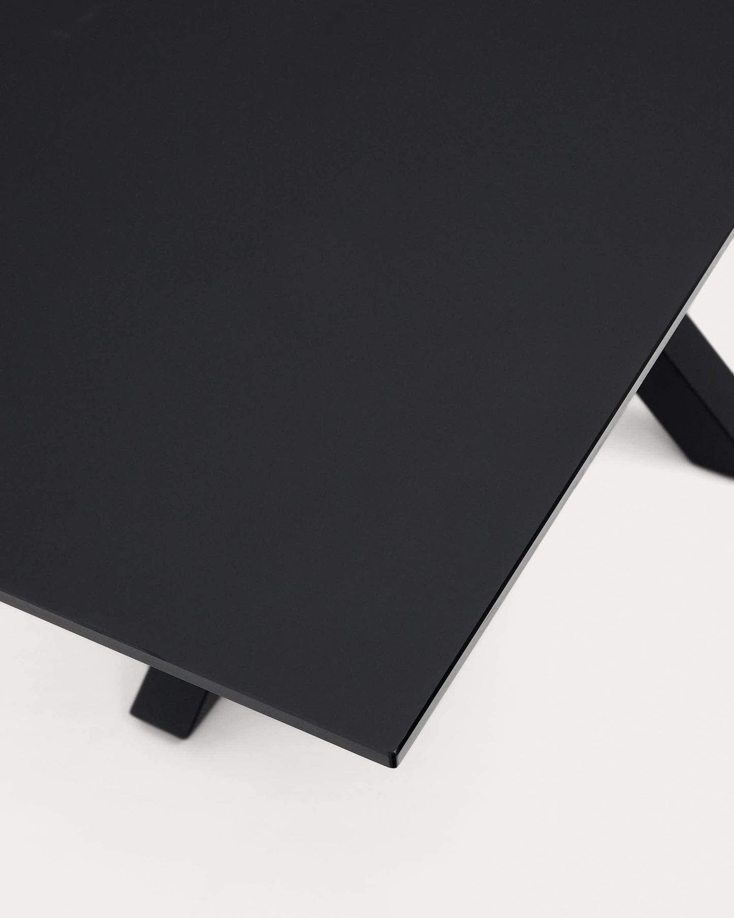 Tavolo Argo in vetro nero con gambe in acciaio finitura nera 180 x 100 cm