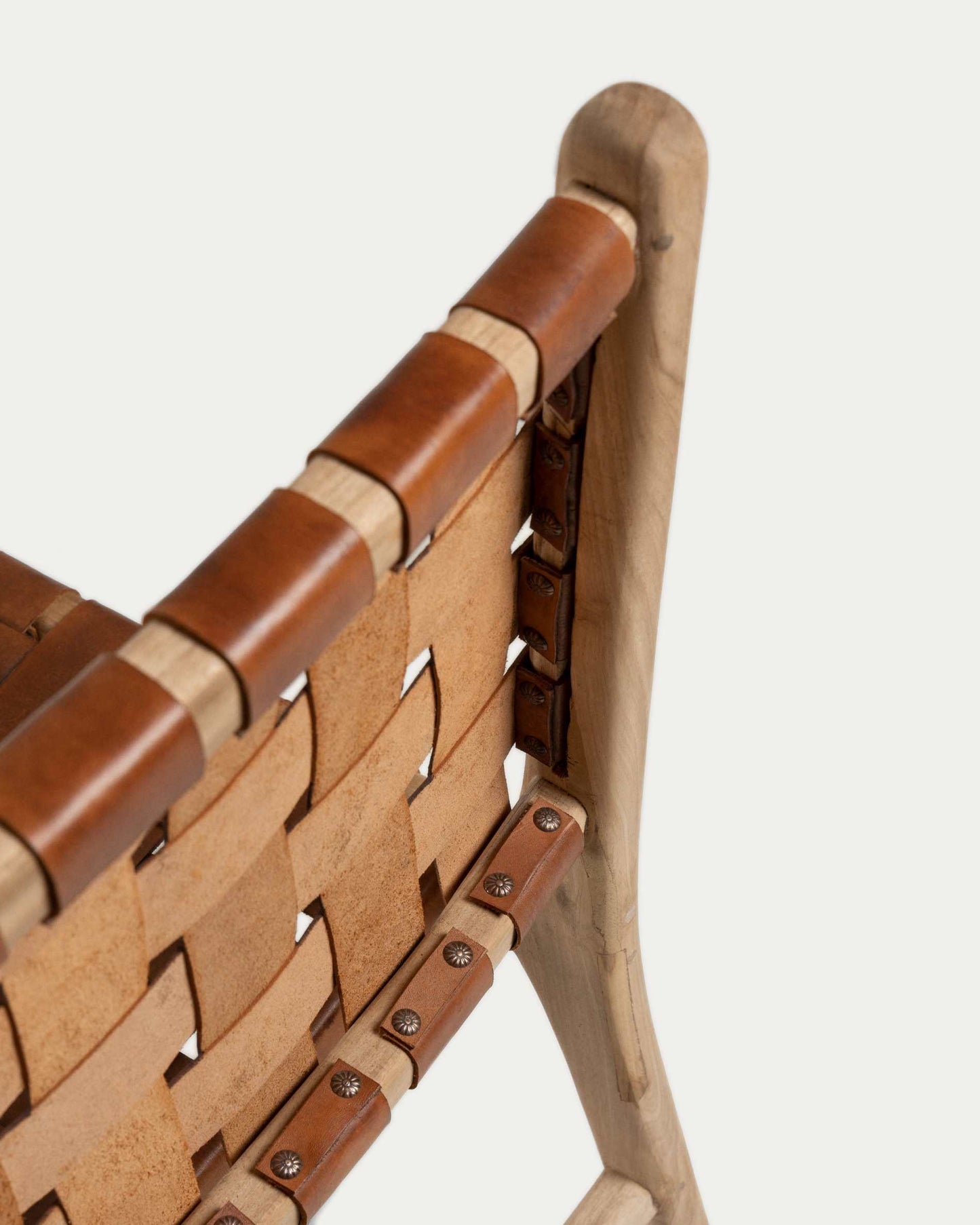 Sedia Calixta in pelle e legno massello di teak