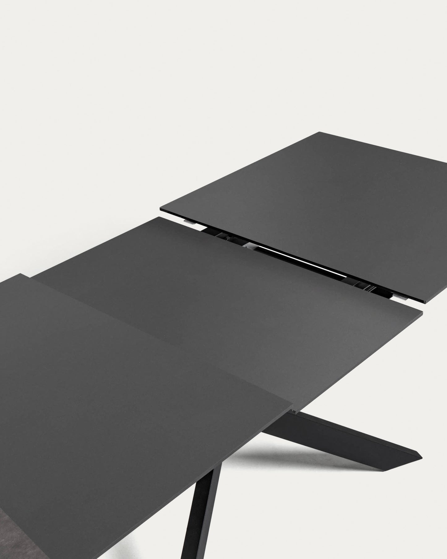 Tavolo allungabile Atminda in vetro e gambe in acciaio finitura nera 160 (210) x 90 cm