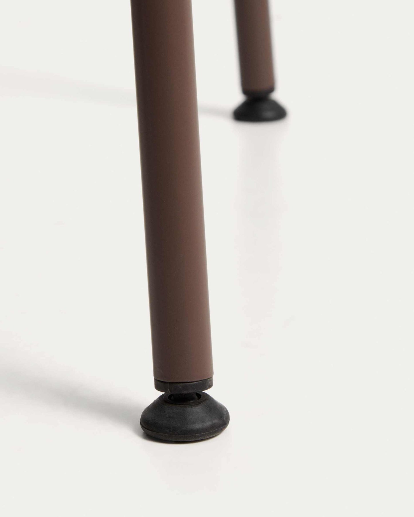 Sedia da esterni Surpika con gambe in acciaio marrone