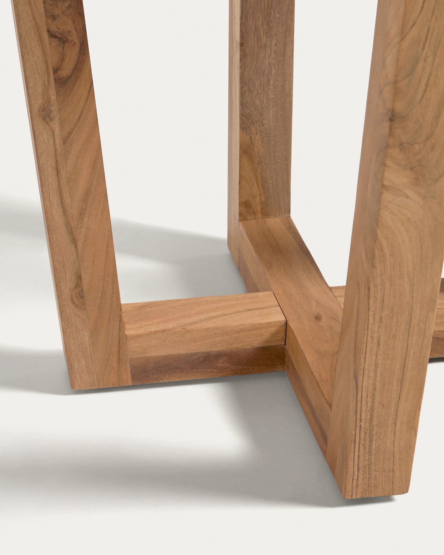 Tavolo rotondo Nahla in legno massello di acacia con finitura naturale Ø 90 cm