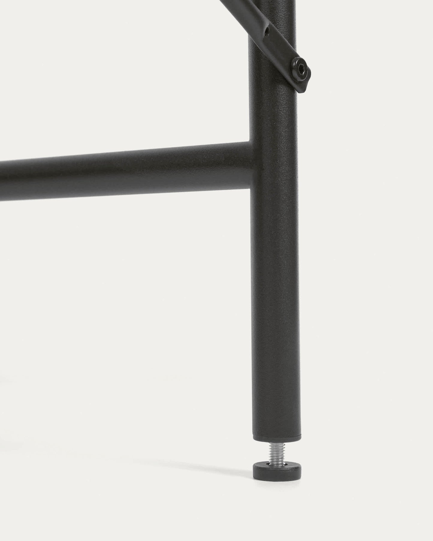 Tavolo Galatia nera in melamina con gambe in metallo verniciato nero 120 x 60 cm