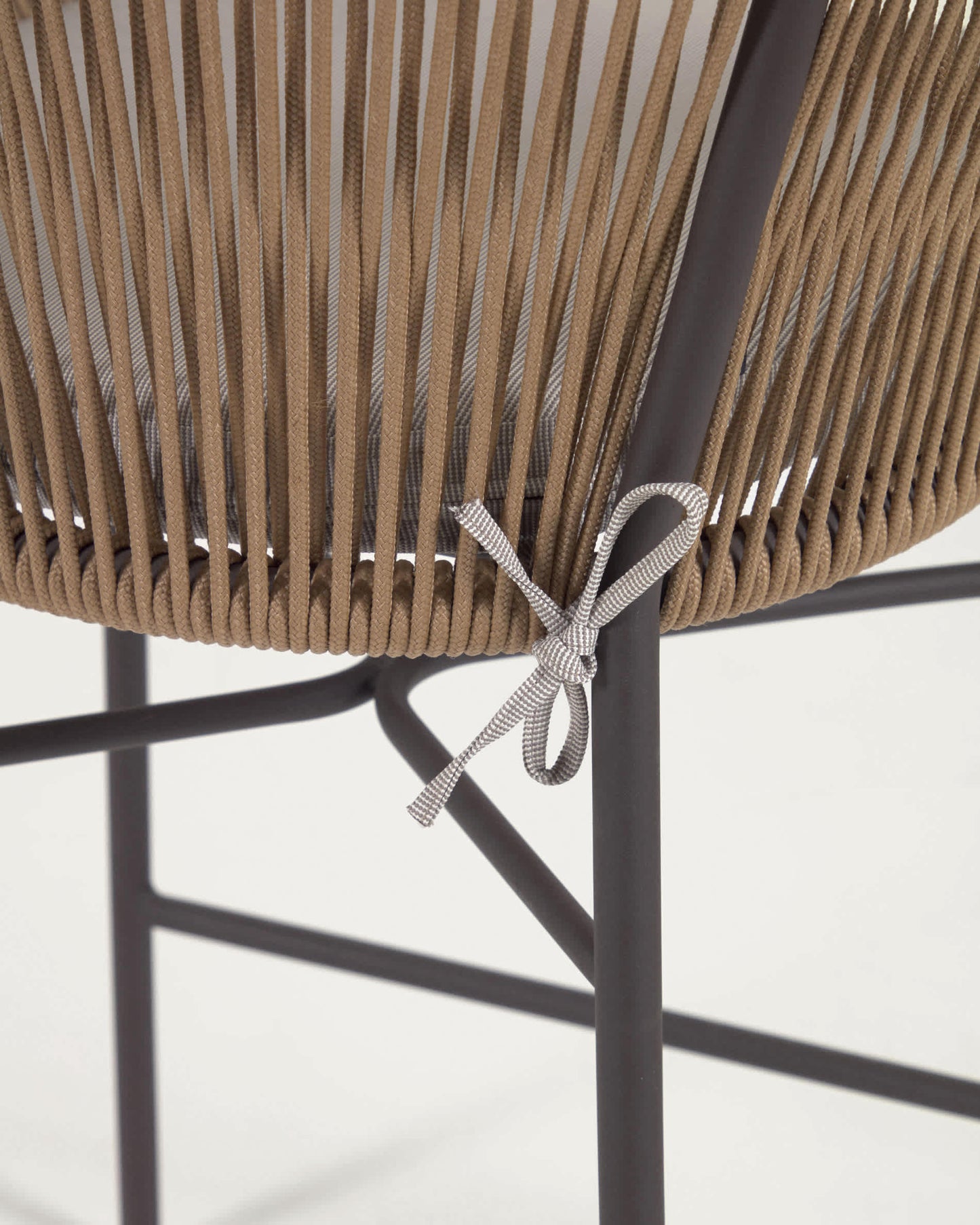 Sgabello Yanet in corda beige altezza 80 cm