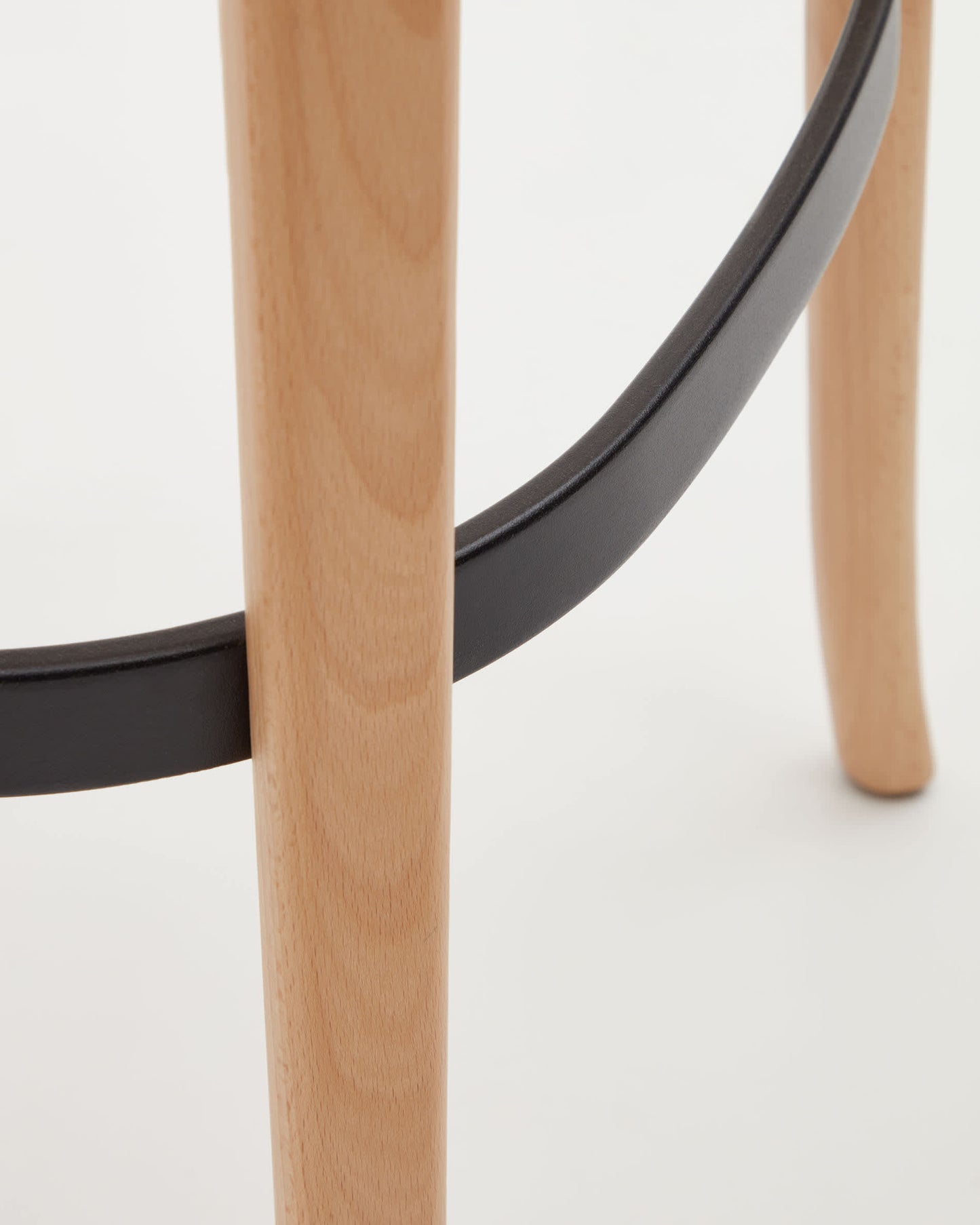 Sgabello Romane legno di faggio naturale impiallacciato frassino e rattan altezza 75 cm