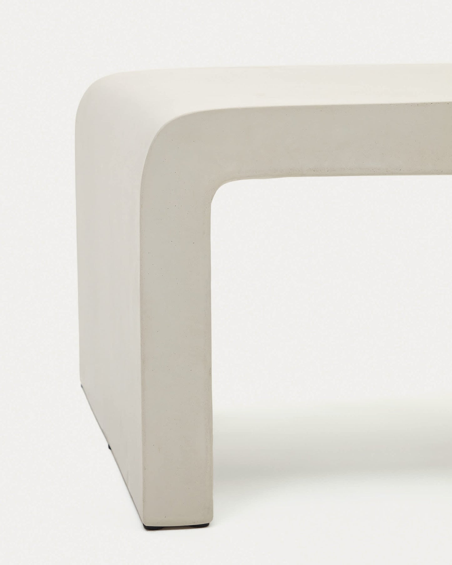 Tavolino Aiguablava in cemento bianco 135 x 65 cm