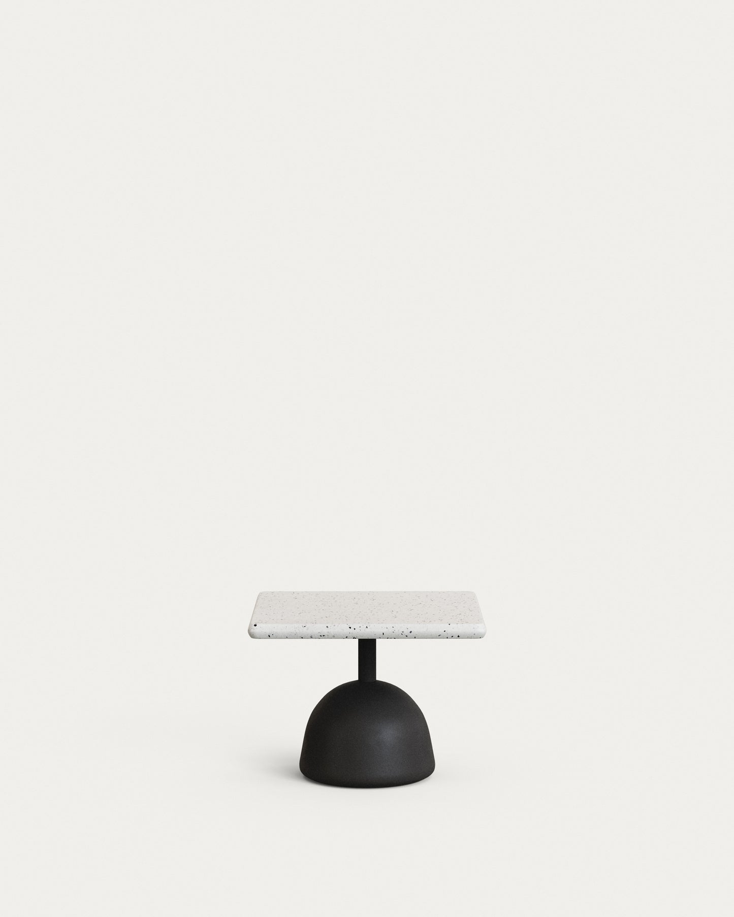 Tavolino Saura con piano in terrazzo bianco e base in cemento nero 48x48x35 cm