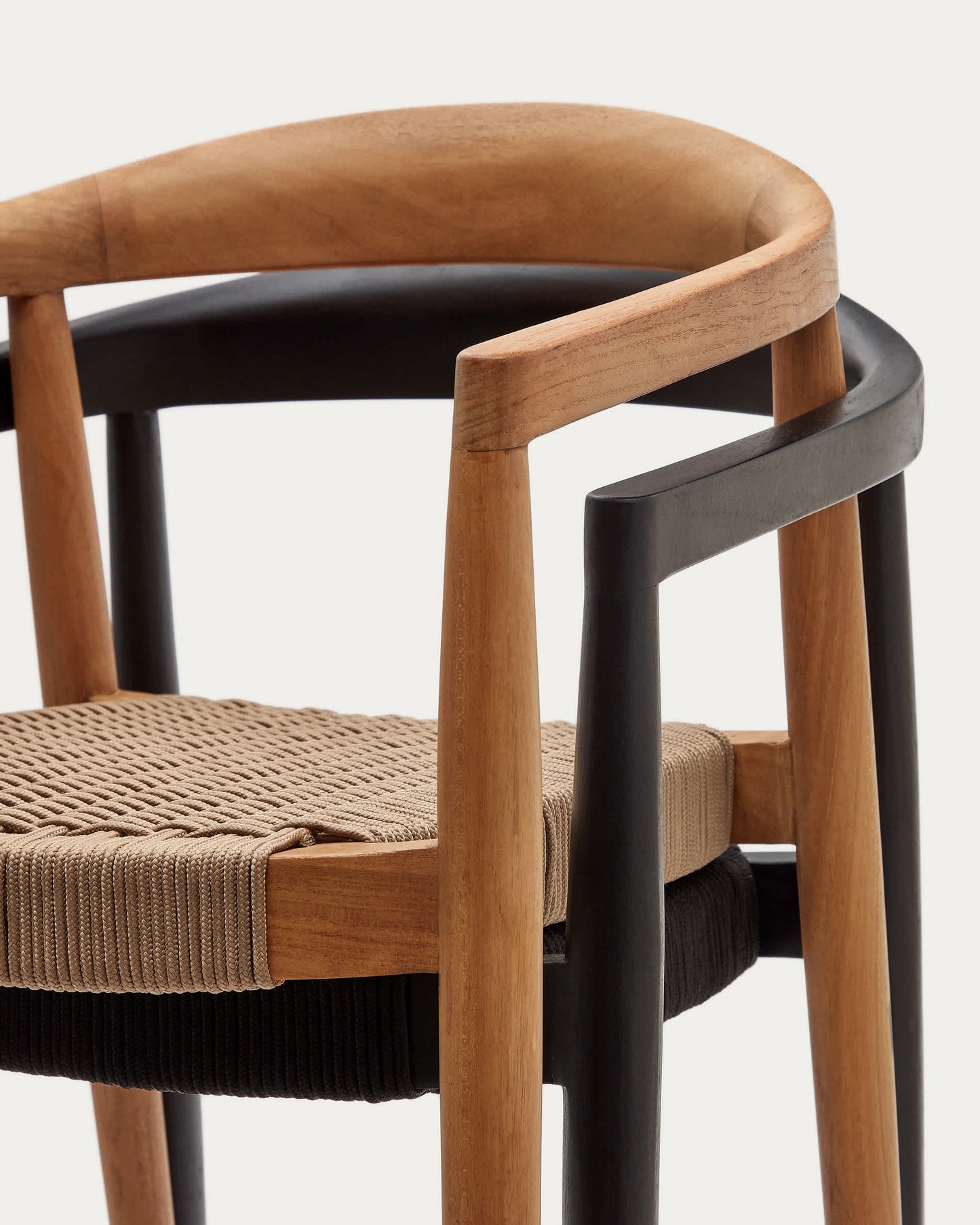 Sedia impilabile da esterno Ydalia in legno massiccio di teak con finitura naturale e corda beige