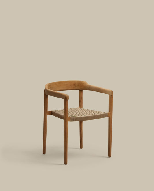 Sedia impilabile Icaro in legno massiccio di teak con finitura naturale e corda in beige