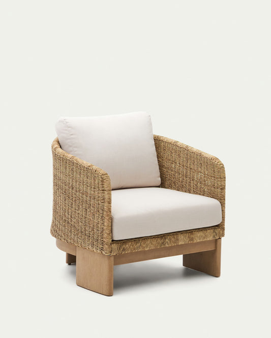 Poltrona Xoriguer in rattan sintetico e legno massiccio di eucalipto