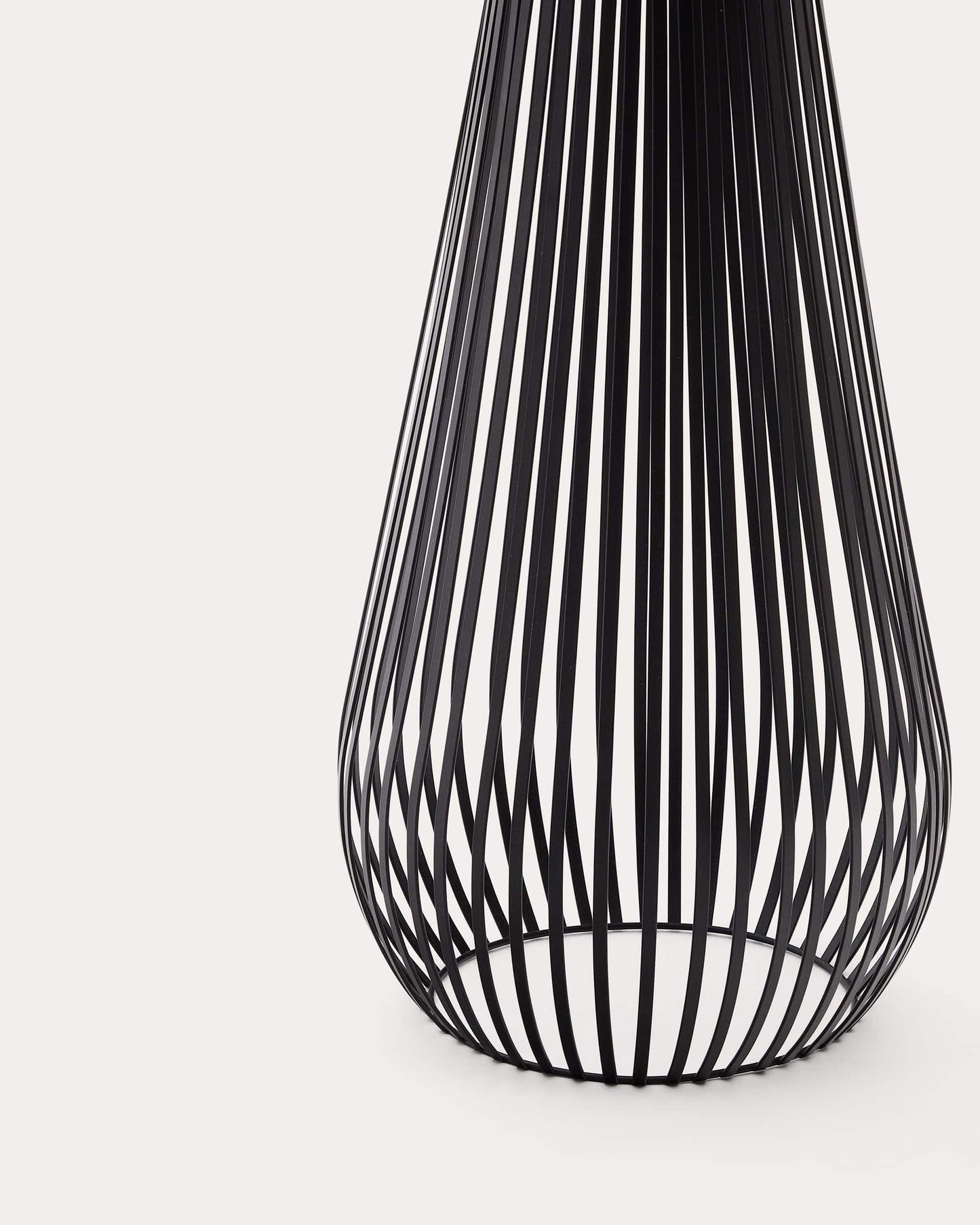 Lampada da terra solare Reiba in metallo nero