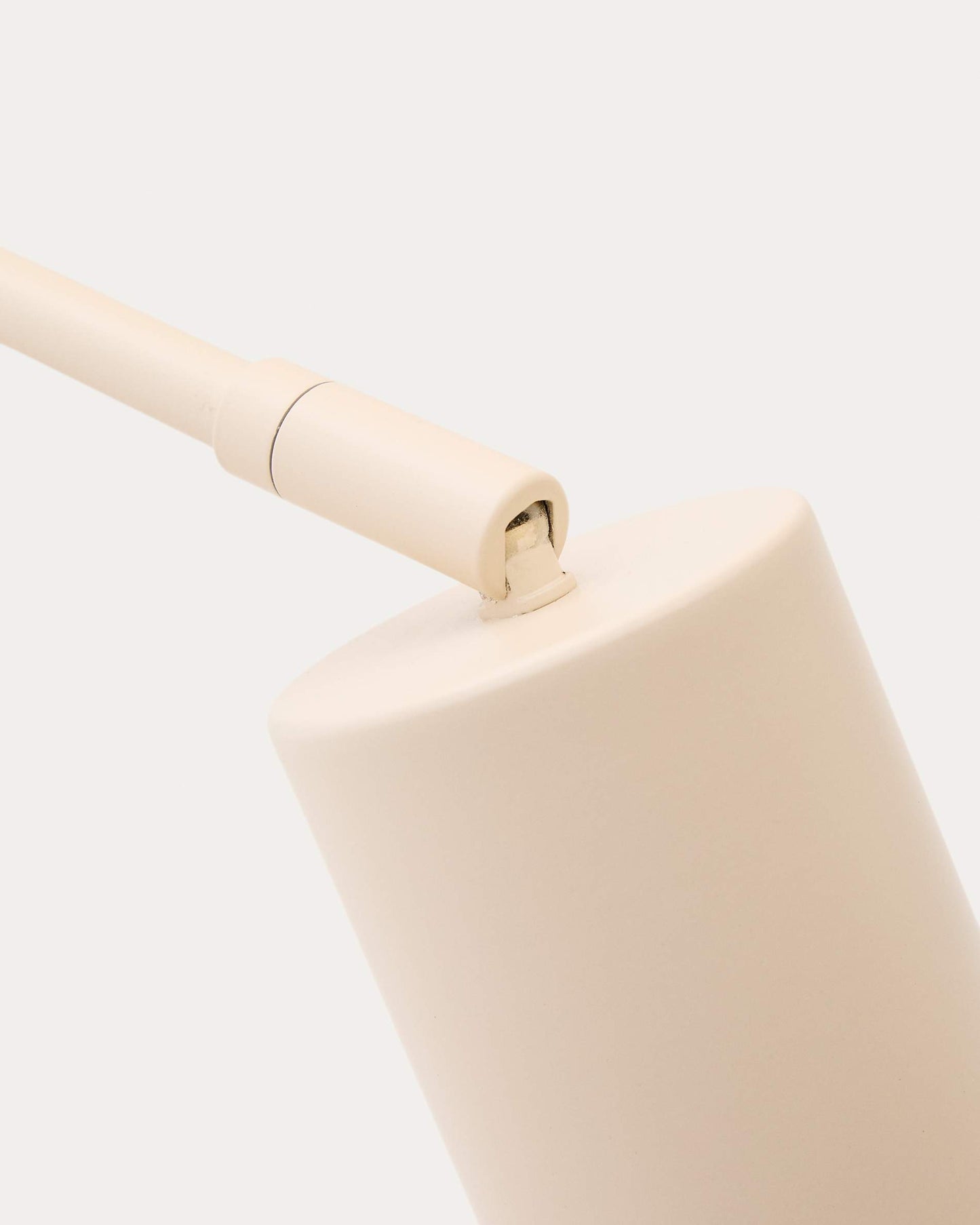 Lampada da tavolo Manie in metallo con finitura testurizzata beige