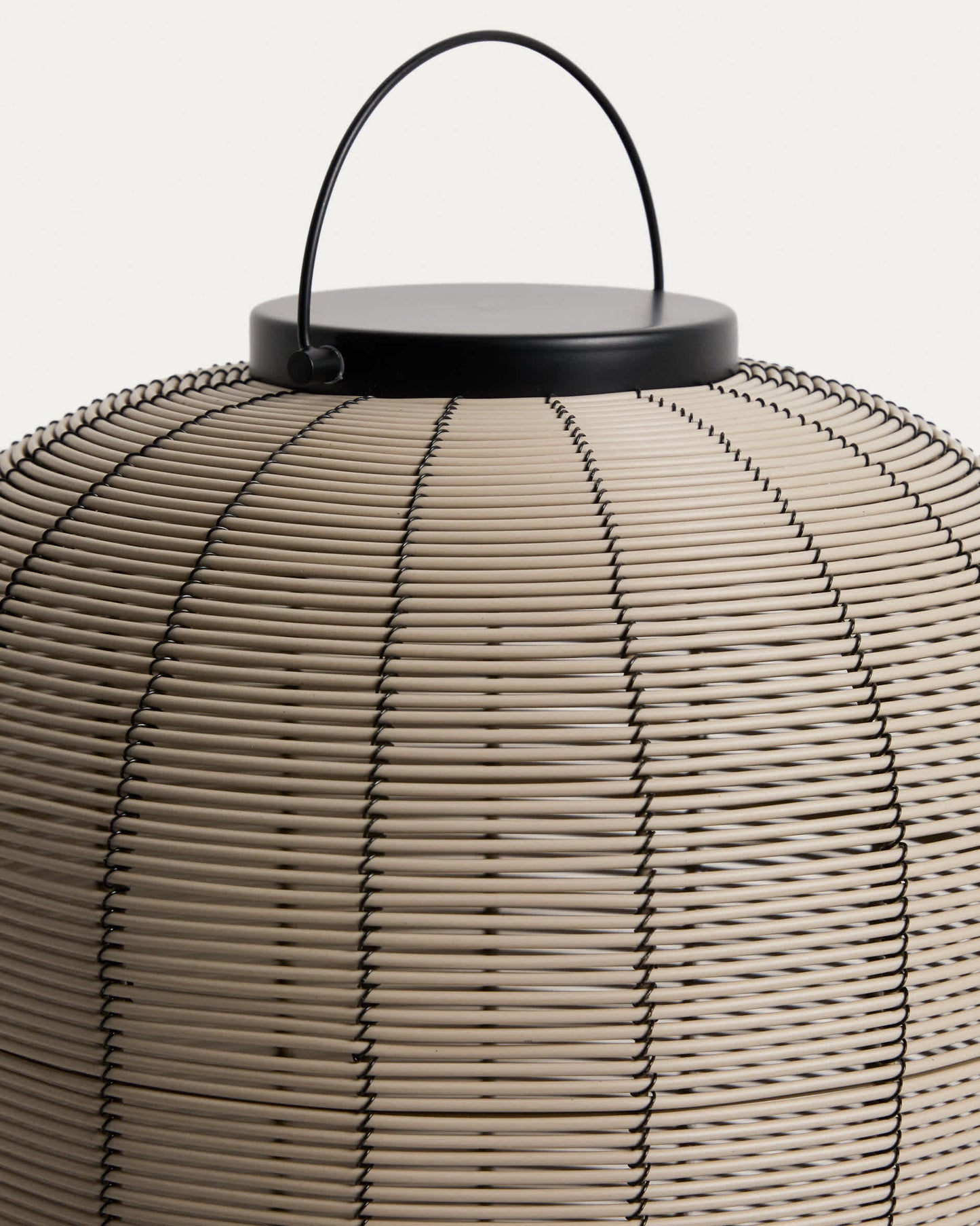 Lampada da tavolo portatile Saranella LED in rattan sintetico grigio chiaro