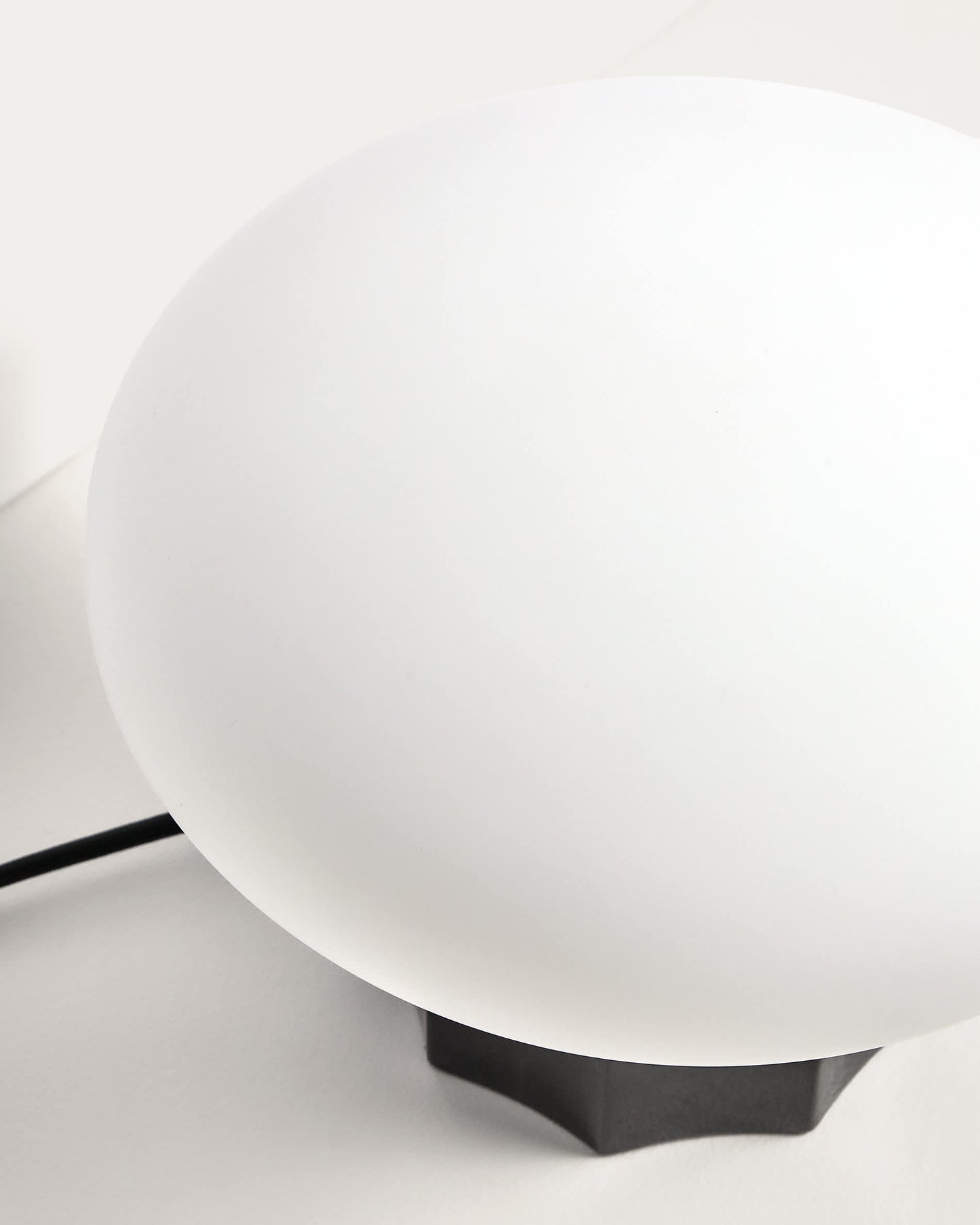 Lampada da tavolo Idela in vetro fumé e marmo nero Ø 26 cm