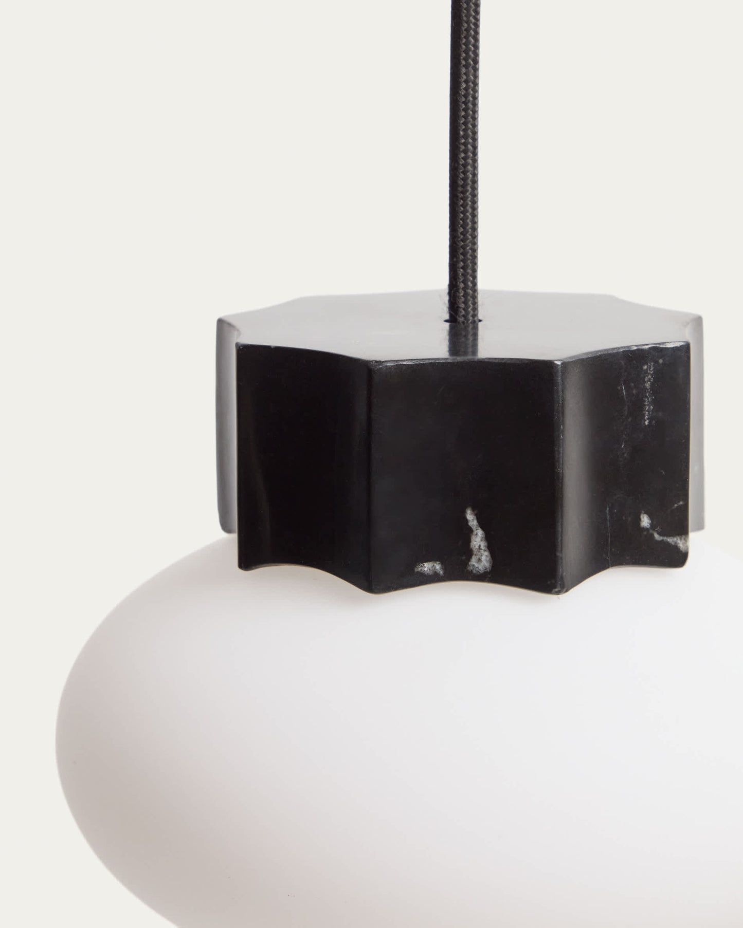 Lampada da soffitto Idela in vetro fumé e marmo nero Ø 15 cm
