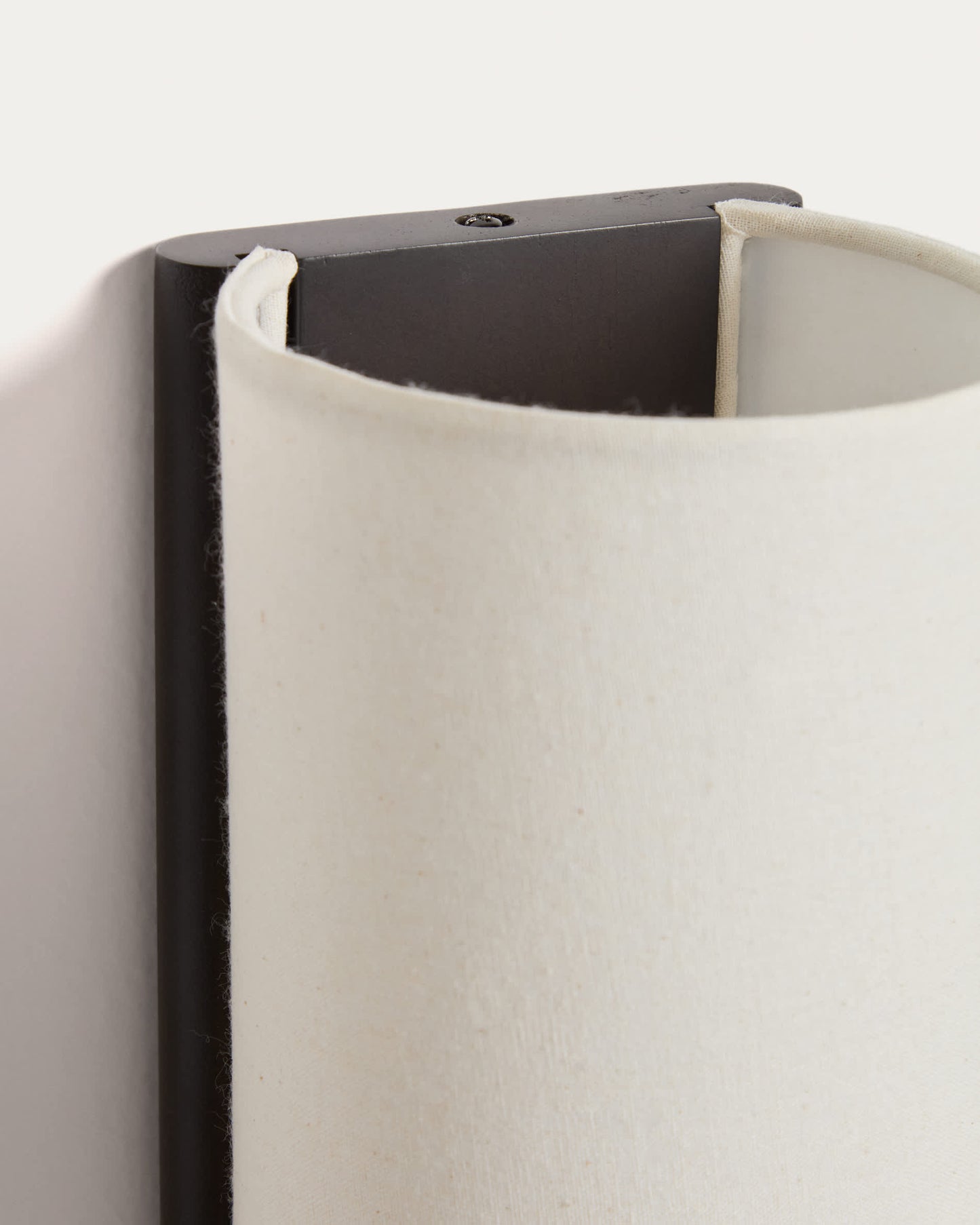 Applique da parete Umbran di legno di caucciù marrone scuro e lino beige