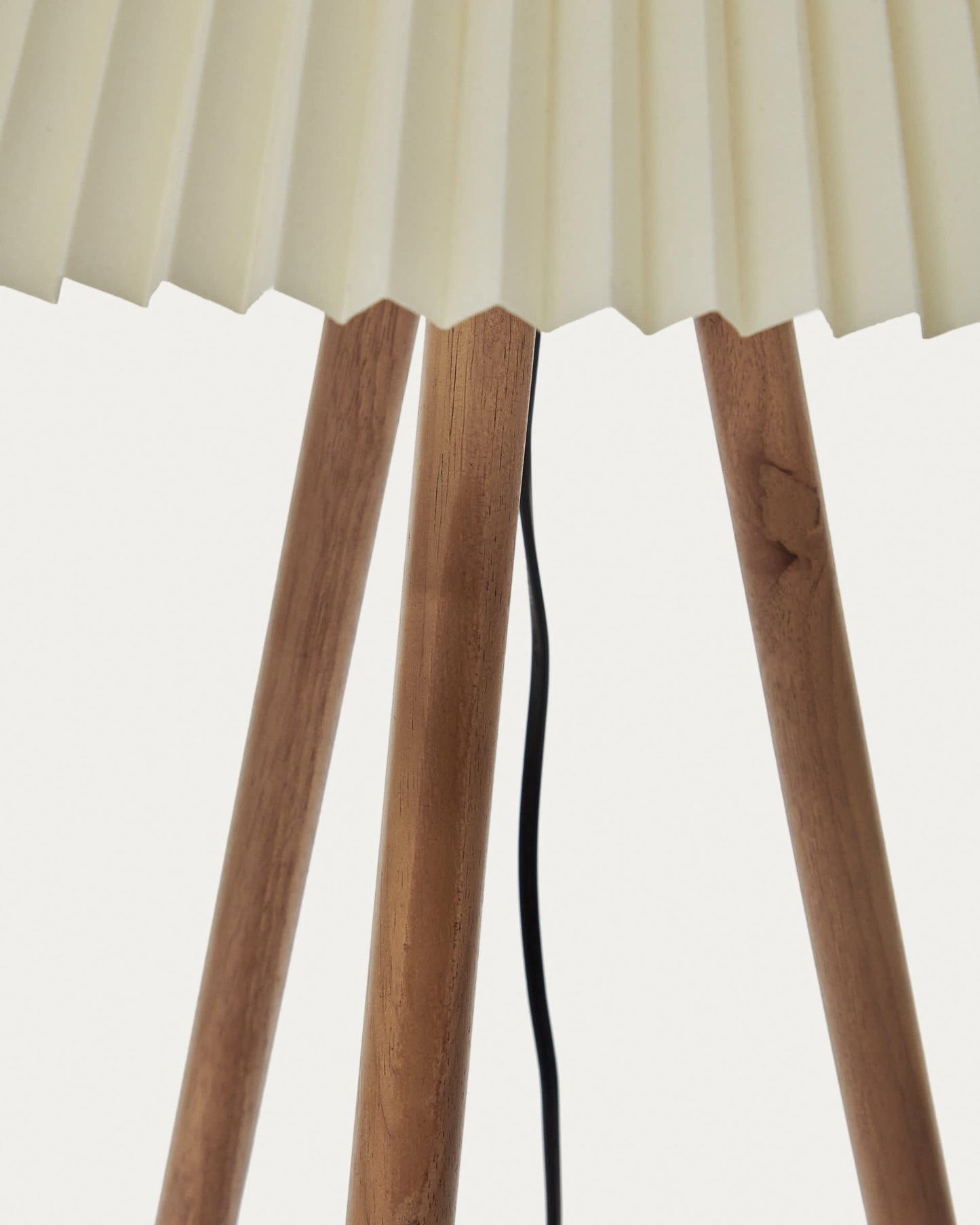 Lampada da terra Benicarlo in legno di caucciù finitura naturale e beige
