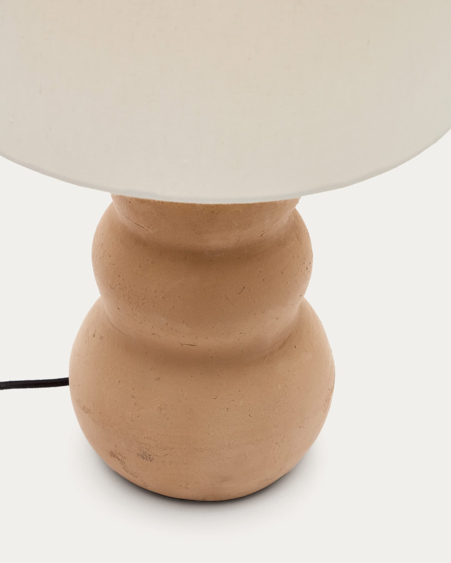 Lampada da tavolo Madsen di terracotta e paralume bianco
