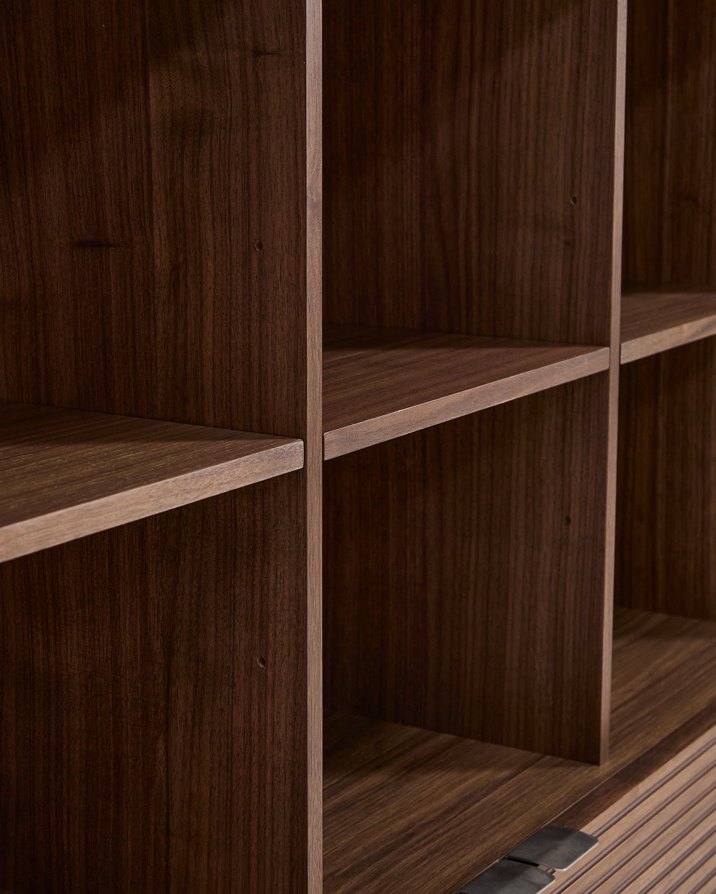 Credenza alta Norlen 4 ante in impiallacciato di noce 100 x 163 cm