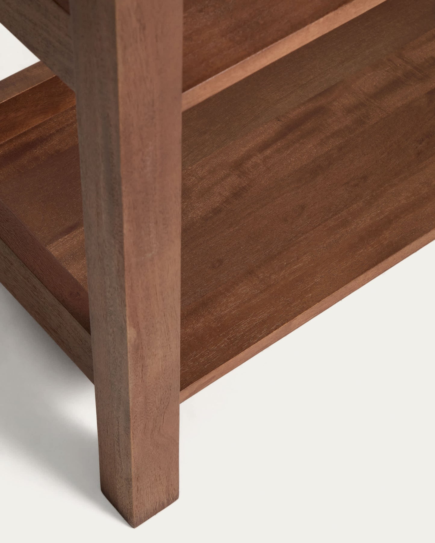 Scaffalatura Norani in legno massiccio e impiallacciatura di acacia 150 x 185 cm