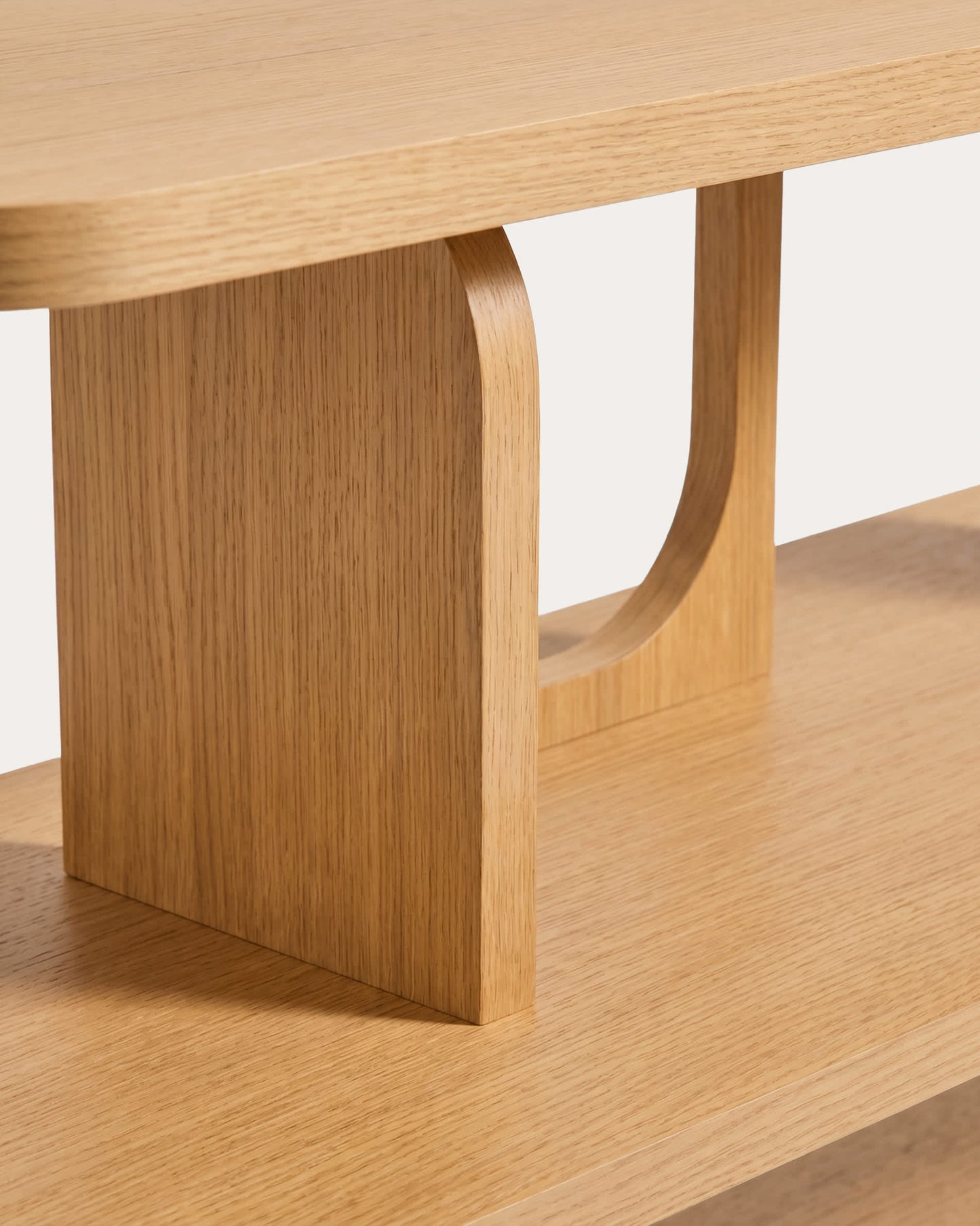 Scaffalatura Aduma in impiallacciatura in rovere con finitura tono naturale FSC 100% 160 x 65 cm