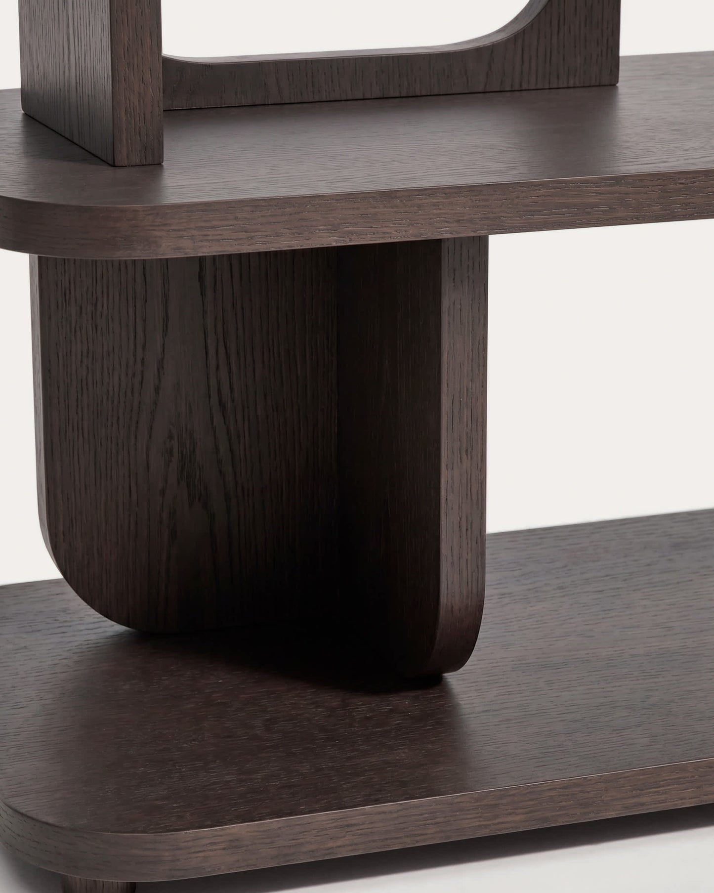 Scaffalatura Aduma in impiallacciatura in rovere con finitura ebanizzata FSC 100% 100 x 65 cm
