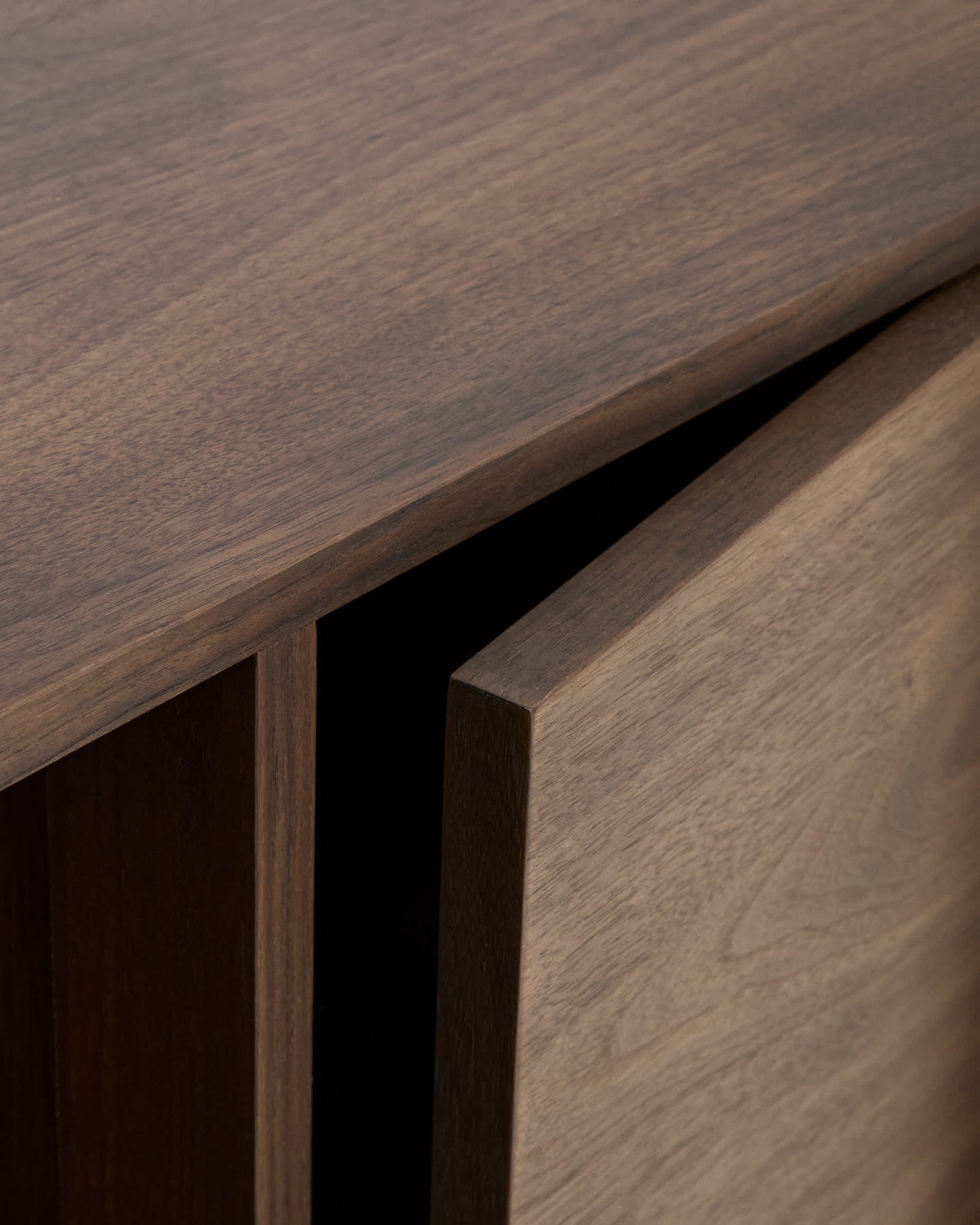 Credenza Onix di impiallacciatura in noce con finitura scura 100 x 80 cm FSC Mix Credit