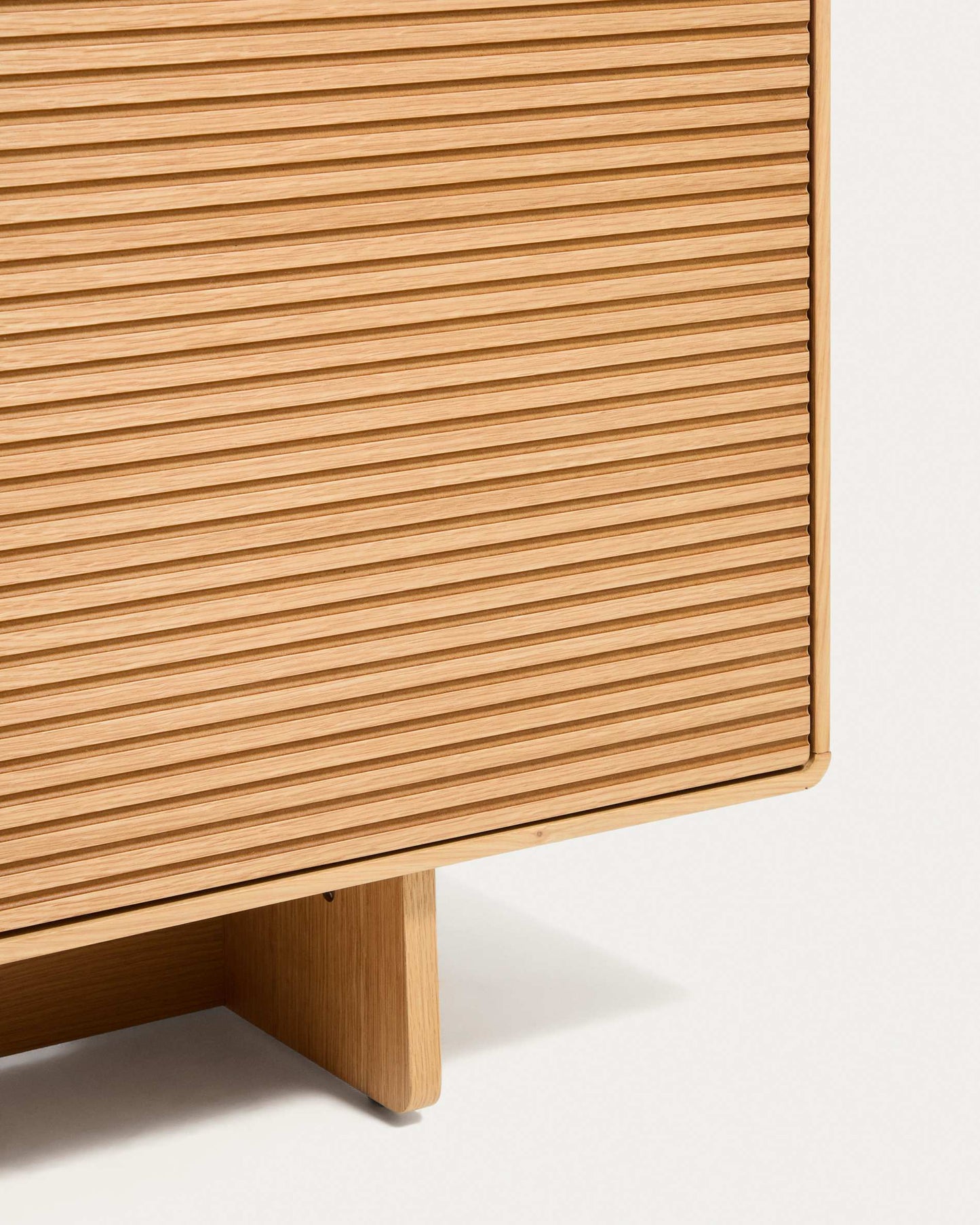 Credenza Norlen 4 ante e 2 cassetti in impiallacciato di rovere con finitura naturale FSC Mix Credit 194,5 x 78 cm