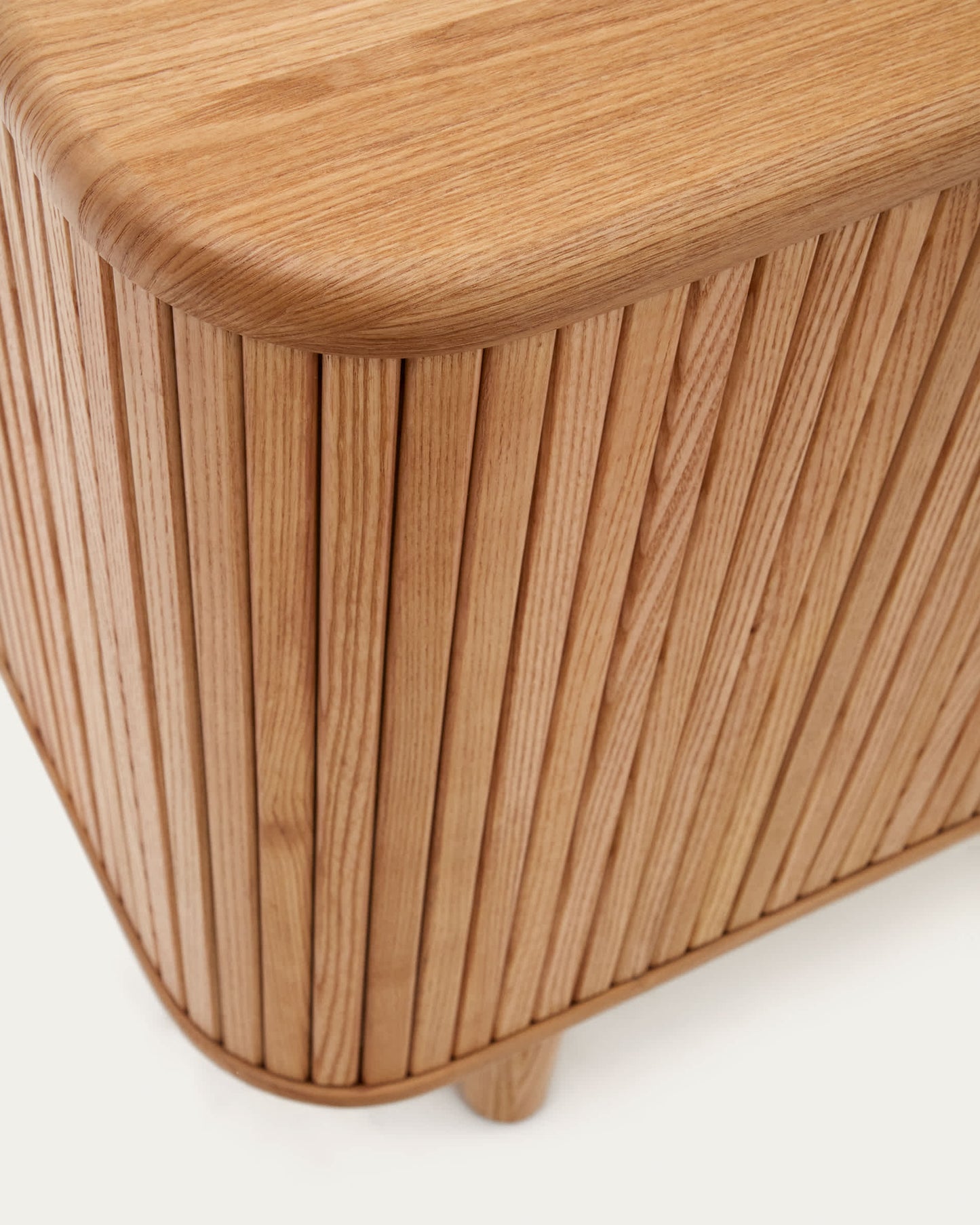 Credenza Mailen 2 porte in impiallacciatura di frassino con finitura naturale 180 x 75 cm