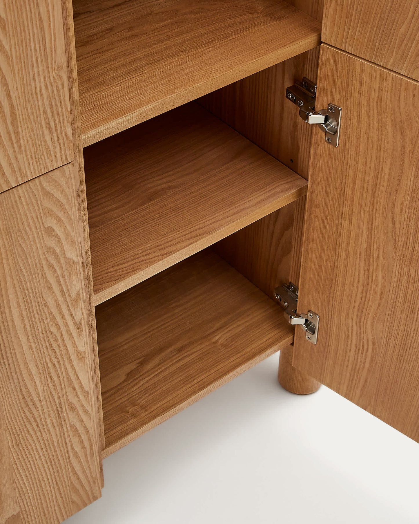 Credenza alta Salaya in compensato di frassino 100 x 134 cm