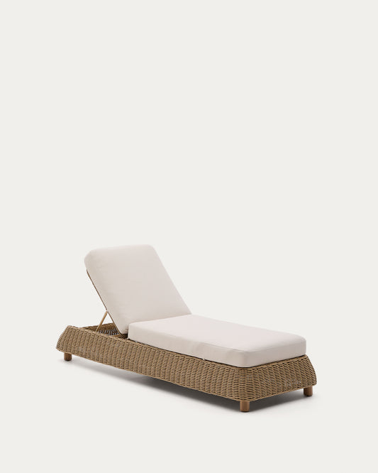 Lettino Meria in rattan sintetico e gambe in legno massiccio di acacia