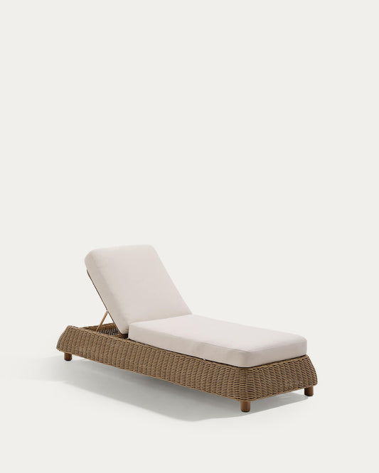 Lettino Meria in rattan sintetico e gambe in legno massiccio di acacia