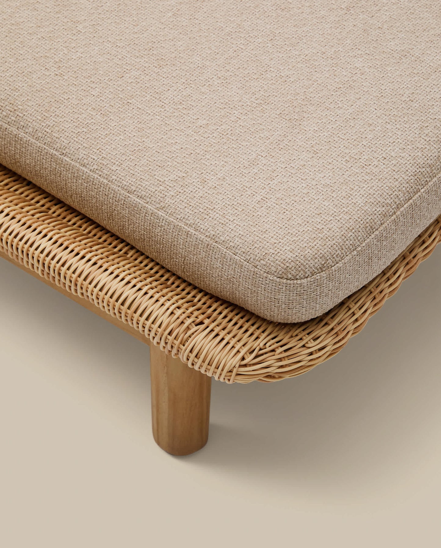 Lettino Galea in teak massello e rattan sintetico FSC 100%