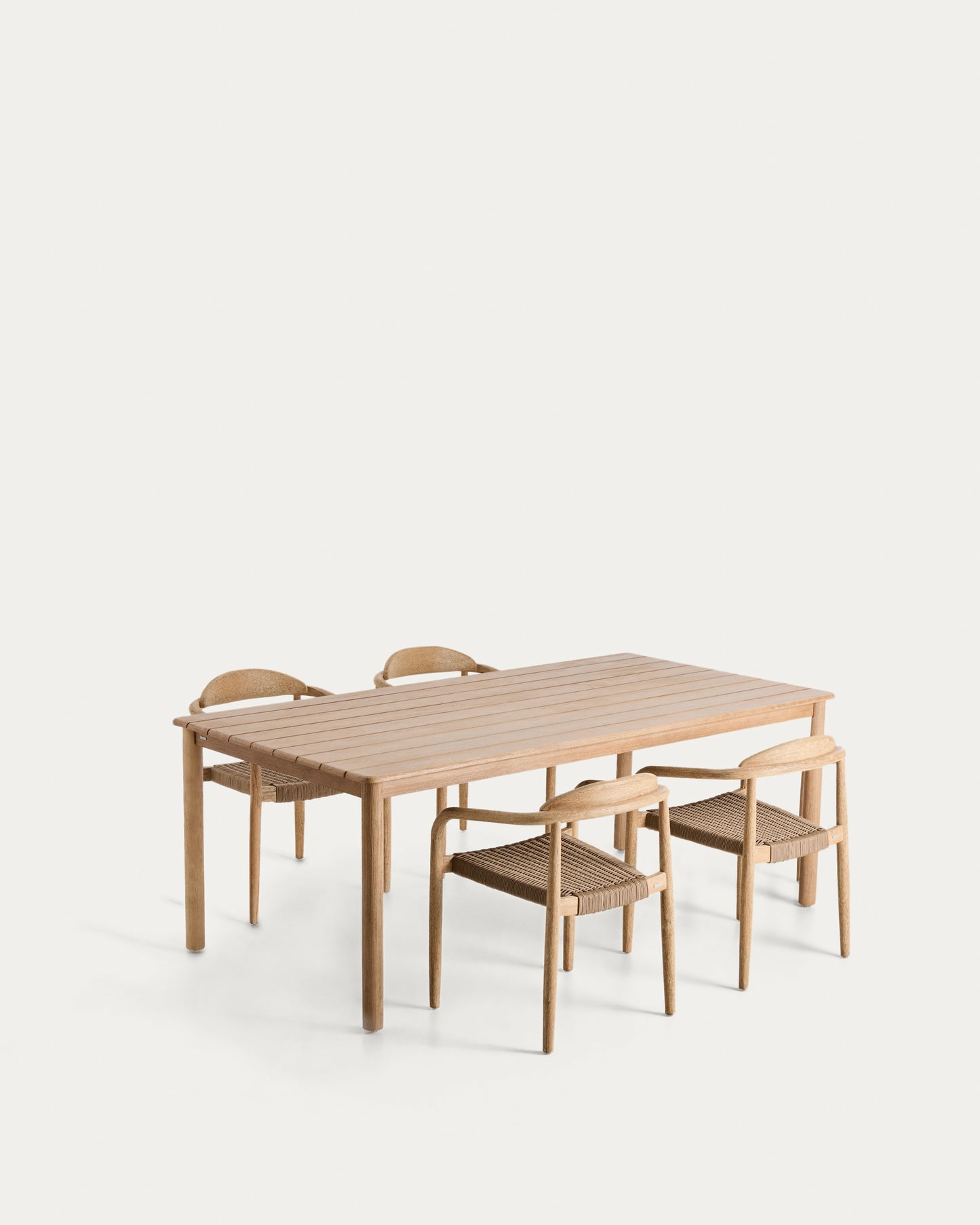Set composto da tavolo Sori in legno massiccio di acacia e 4 sedie impilabili Nina in legno massiccio di acacia e corda beige 200 x 100 cm
