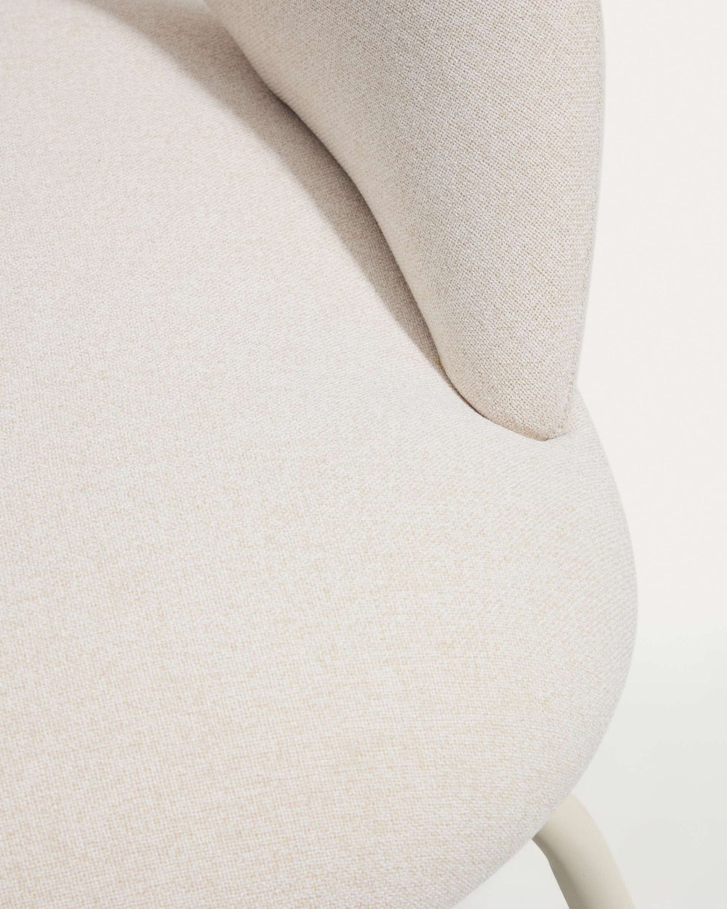 Poltrona Bonali in ciniglia beige con gambe in metallo beige FSC Mix Credit
