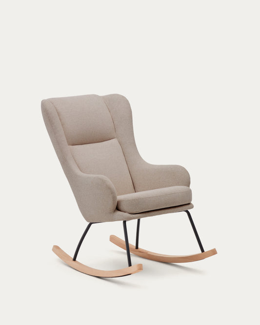 Poltrona a Dondolo Maustin in ciniglia beige, telaio in acciaio nero e legno di faggio.