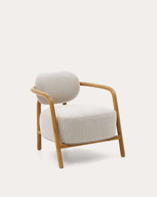 Poltrona Melqui beige di legno massiccio di rovere con finitura naturale