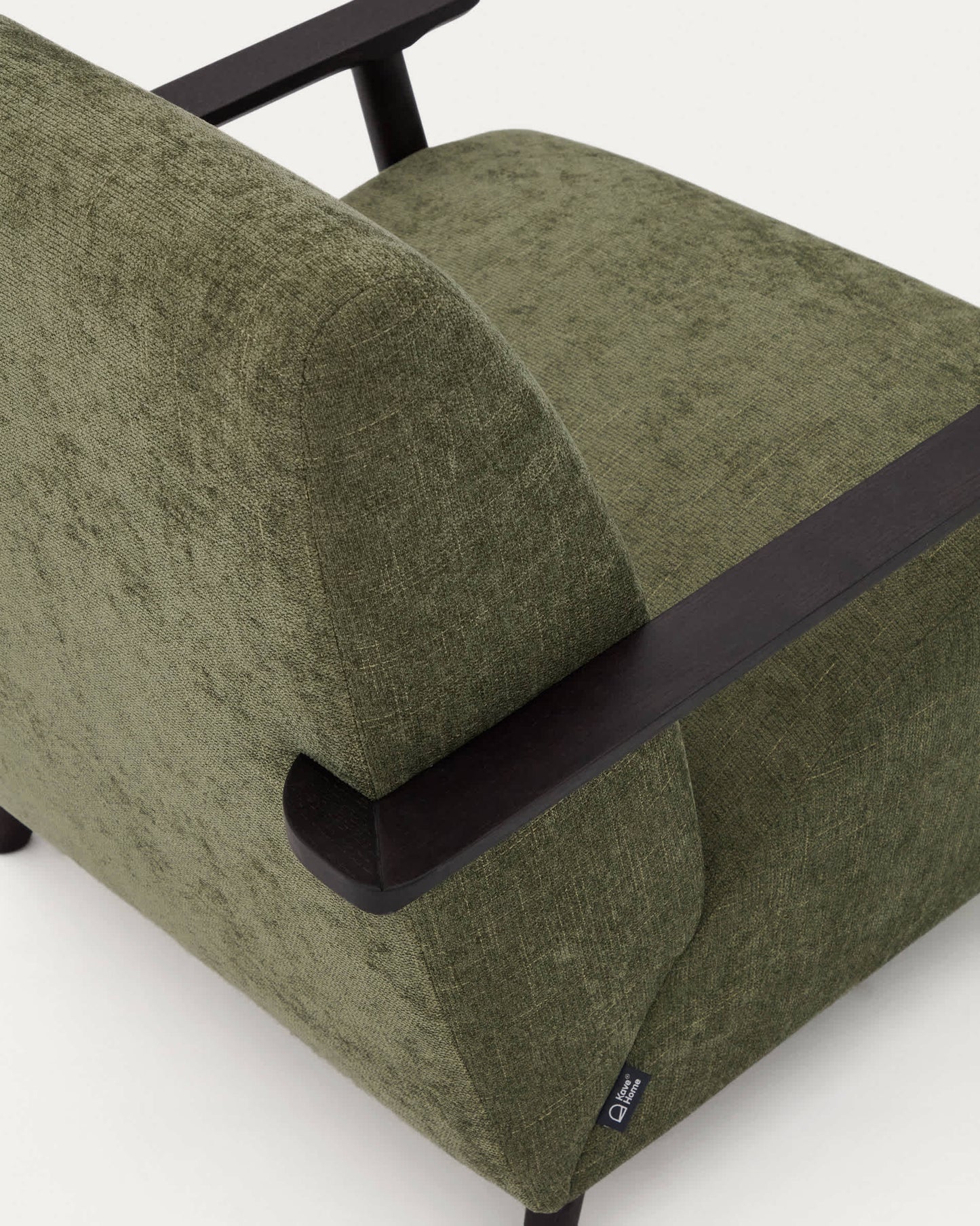 Poltrona Meghan in ciniglia verde e legno massello di frassino con finitura wengè FSC Mix Credit