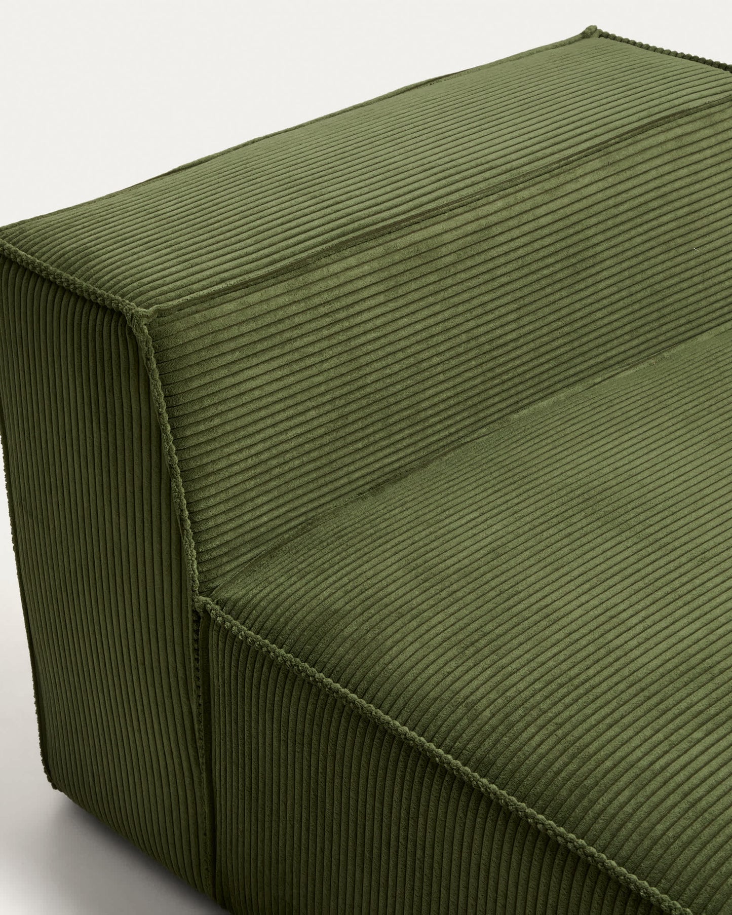 Poltrona Blok in velluto a coste spesso verde 90 cm FSC Mix Credit