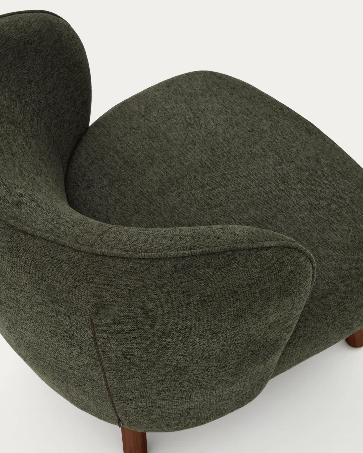 Poltrona Ulit in ciniglia verde e gambe in legno massiccio di frassino con finitura color noce