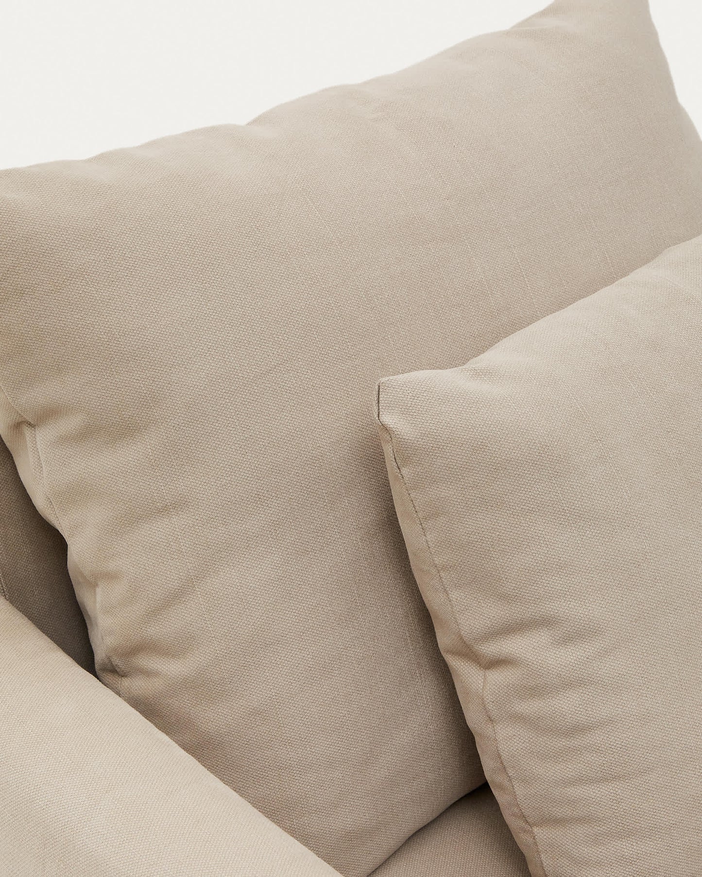 Poltrona sfoderabile Nora con cuscino in lino e cotone taupe 92 cm