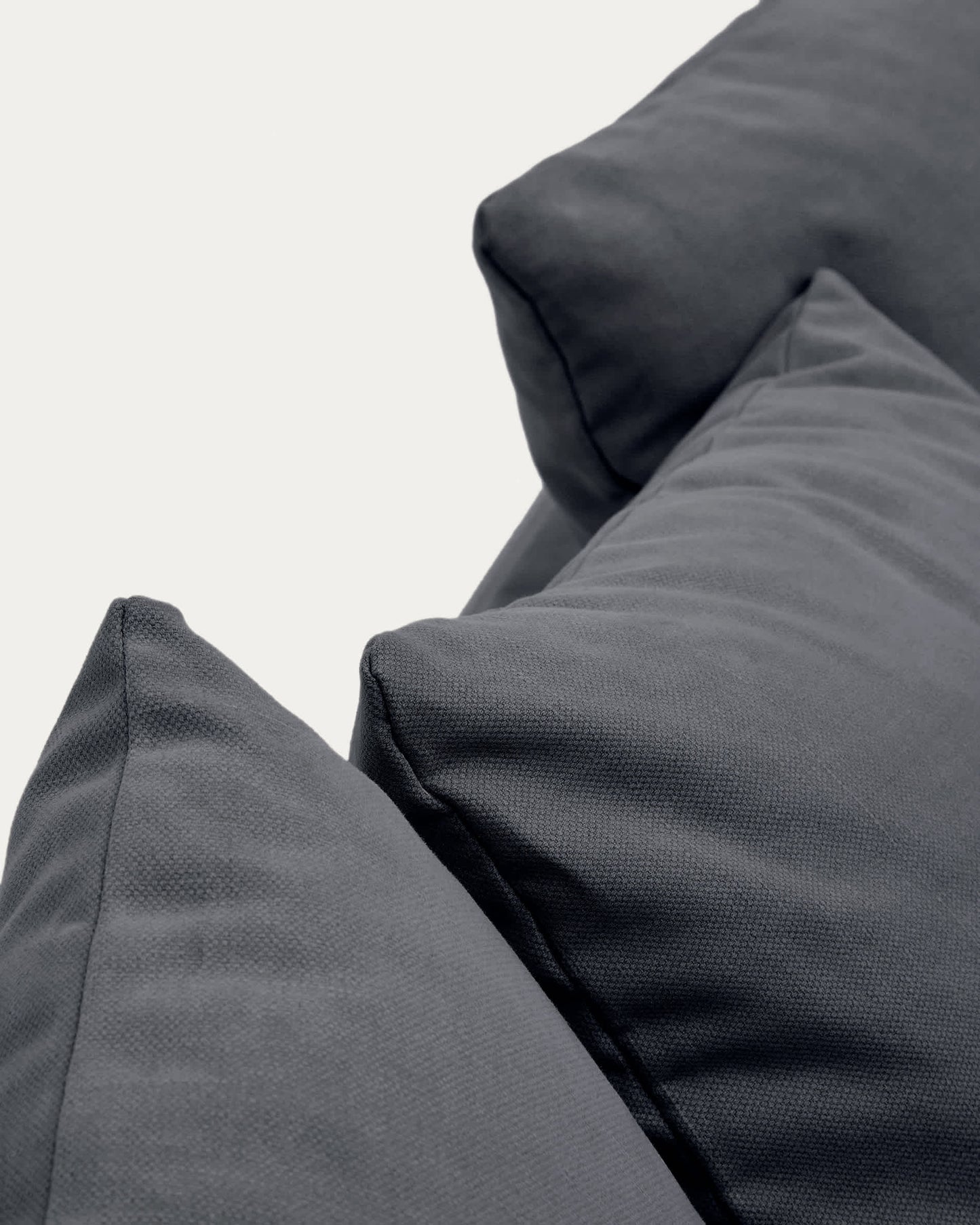 Divano sfoderabile Nora 4 posti con cuscini in lino e cotone grigio antracite 340 cm