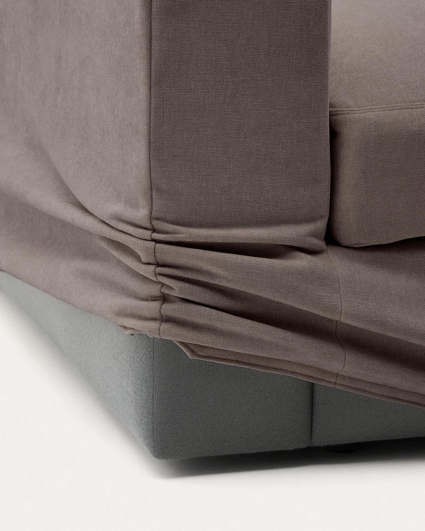 Divano modulare Alea 5 posti sfoderabile in ciniglia marrone scuro con chaise longue destra 340 cm